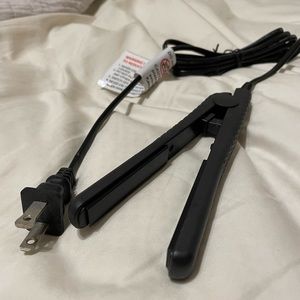 Mini hair straightener